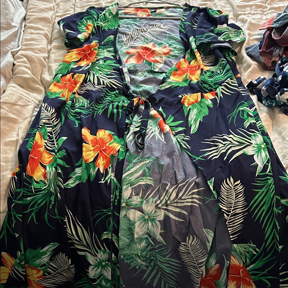 SHEIN Curve Tropical‎ Print Cover-Up
